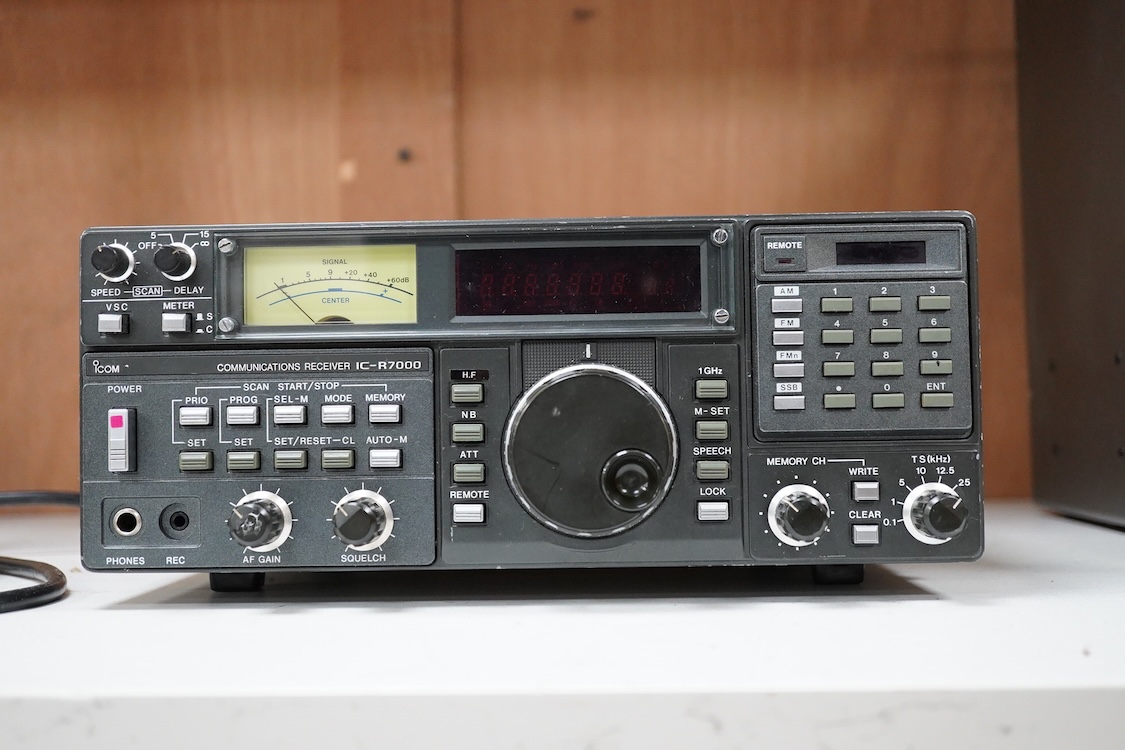 An Icom IC-R7000 Communications Receiver (25 to 999MHz and 1025 to 2000 MHz), serial number 18806